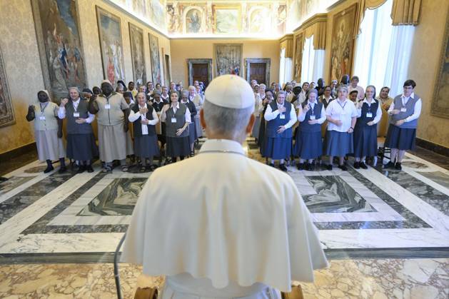 ITALY - PRIVATE AUDIENCE - VATICAN-2026 10 26 Italy, Rome, Vatican, 2026 10 26: Pope Leo XIV receives in a private audience Participants in the General Chapter of the Sisters of Charity of Saint Jeanne Antide Thouret at the Vatican Photo by VATICAN MEDIA Catholic Press Photo EDITORIAL USE ONLY - NO BOOKS Copyright: xVATICANxMEDIA xCatholicxPressxPhotox