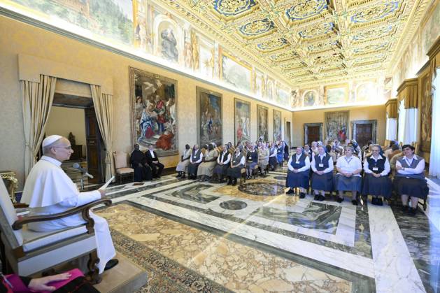 ITALY - PRIVATE AUDIENCE - VATICAN-2026 10 26 Italy, Rome, Vatican, 2026 10 26: Pope Leo XIV receives in a private audience Participants in the General Chapter of the Sisters of Charity of Saint Jeanne Antide Thouret at the Vatican Photo by VATICAN MEDIA Catholic Press Photo EDITORIAL USE ONLY - NO BOOKS Copyright: xVATICANxMEDIA xCatholicxPressxPhotox