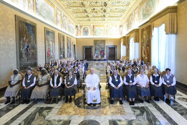 ITALY - PRIVATE AUDIENCE - VATICAN-2026 10 26 Italy, Rome, Vatican, 2026 10 26: Pope Leo XIV receives in a private audience Participants in the General Chapter of the Sisters of Charity of Saint Jeanne Antide Thouret at the Vatican Photo by VATICAN MEDIA Catholic Press Photo EDITORIAL USE ONLY - NO BOOKS Copyright: xVATICANxMEDIA xCatholicxPressxPhotox