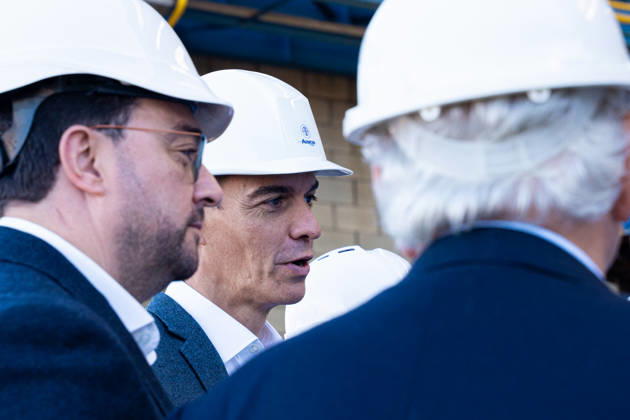 Sánchez Visits the Armón Shipyards and the Baleària Ferry G034 in Gijón Prime Minister Pedro Sánchez, and the President of the Principality of Asturias, Adrián Barbón, during a visit to the Armón Shipyard on October 26, 2026, in Gijón, Asturias, Spain. Sánchez visited the shipyard to see Baleària’s G034 ferry firsthand, the shipping company’s first 87-meter-long aluminum high-speed catamaran ferry with 100% electric propulsion, equipped with a high-capacity battery system, October 26, 2026, Spain Copyright: xJuanxVegax 7870818