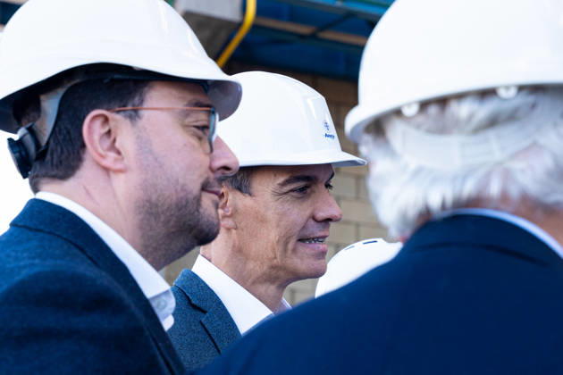 Sánchez Visits the Armón Shipyards and the Baleària Ferry G034 in Gijón Prime Minister Pedro Sánchez, and the President of the Principality of Asturias, Adrián Barbón, during a visit to the Armón Shipyard on October 26, 2026, in Gijón, Asturias, Spain. Sánchez visited the shipyard to see Baleària’s G034 ferry firsthand, the shipping company’s first 87-meter-long aluminum high-speed catamaran ferry with 100% electric propulsion, equipped with a high-capacity battery system, October 26, 2026, Spain Copyright: xJuanxVegax 7870819