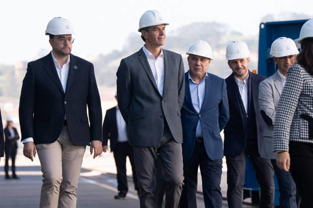 Sánchez Visits the Armón Shipyards and the Baleària Ferry G034 in Gijón Prime Minister Pedro Sánchez, and the President of the Principality of Asturias, Adrián Barbón, during a visit to the Armón Shipyard on October 26, 2026, in Gijón, Asturias, Spain. Sánchez visited the shipyard to see Baleària’s G034 ferry firsthand, the shipping company’s first 87-meter-long aluminum high-speed catamaran ferry with 100% electric propulsion, equipped with a high-capacity battery system, October 26, 2026, Spain Copyright: xJuanxVegax 7870820