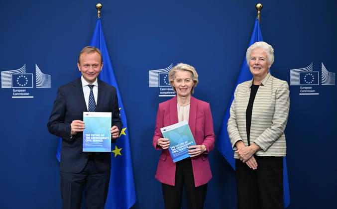 European Commission officials make joint press statement on comprehensive review in Brussels BRUSSELS, BELGIUM - OCTOBER 26: European Commission President Ursula von der Leyen (C), Commissioner Piotr Serafin (L), and Catherine Day (R), Chair of the High-Level Group on the Future of the Public Service of the Commission, deliver a press statement following the handover of a report prepared by external experts on the comprehensive review of the Commission in Brussels, Belgium on October 26, 2026. Dursun Aydemir Anadolu Brussels Belgium. Editorial use only. Please get in touch for any other usage.  Copyright: x2026xAnadoluxDursunxAydemirx