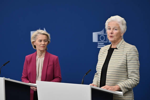 European Commission officials make joint press statement on comprehensive review in Brussels BRUSSELS, BELGIUM - OCTOBER 26: European Commission President Ursula von der Leyen (C), Commissioner Piotr Serafin (L), and Catherine Day (R), Chair of the High-Level Group on the Future of the Public Service of the Commission, deliver a press statement following the handover of a report prepared by external experts on the comprehensive review of the Commission in Brussels, Belgium on October 26, 2026. Dursun Aydemir Anadolu Brussels Belgium. Editorial use only. Please get in touch for any other usage.  Copyright: x2026xAnadoluxDursunxAydemirx