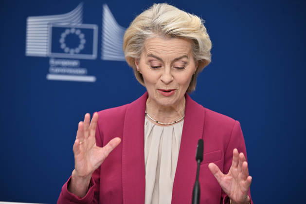 European Commission officials make joint press statement on comprehensive review in Brussels BRUSSELS, BELGIUM - OCTOBER 26: European Commission President Ursula von der Leyen (C), Commissioner Piotr Serafin (L), and Catherine Day (R), Chair of the High-Level Group on the Future of the Public Service of the Commission, deliver a press statement following the handover of a report prepared by external experts on the comprehensive review of the Commission in Brussels, Belgium on October 26, 2026. Dursun Aydemir Anadolu Brussels Belgium. Editorial use only. Please get in touch for any other usage.  Copyright: x2026xAnadoluxDursunxAydemirx