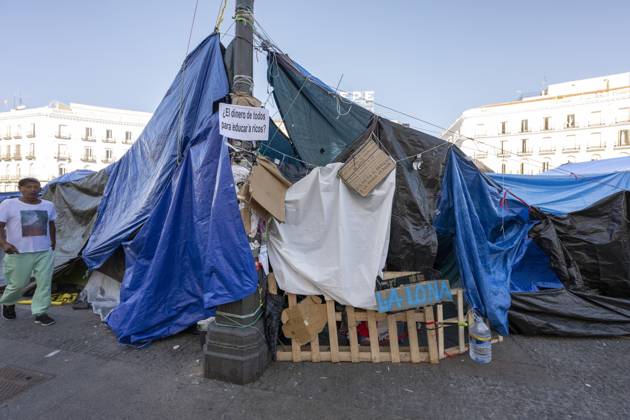 RECORD DATE NOT STATED Tent protest at Sol Square in Madrid marks its first monthl, Madrid, Spain – 26 Oct 2026 A view of the area where Spaniards continue a tent protest at Sol Square, launched on September 26 to call on the central and regional governments to find solutions to the country s housing crisis, as the protest marks its first month in Madrid, Spain Madrid Spain Copyright: xAtilanoxGarciax xSOPAxImagesx Atilano-Garcia-1461823