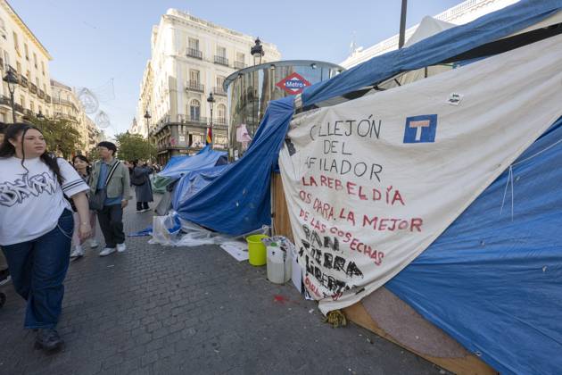 RECORD DATE NOT STATED Tent protest at Sol Square in Madrid marks its first monthl, Madrid, Spain – 26 Oct 2026 A view of the area where Spaniards continue a tent protest at Sol Square, launched on September 26 to call on the central and regional governments to find solutions to the country s housing crisis, as the protest marks its first month in Madrid, Spain Madrid Spain Copyright: xAtilanoxGarciax xSOPAxImagesx Atilano-Garcia-1461824