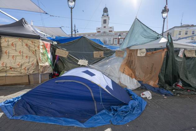 RECORD DATE NOT STATED Tent protest at Sol Square in Madrid marks its first monthl, Madrid, Spain – 26 Oct 2026 A view of the area where Spaniards continue a tent protest at Sol Square, launched on September 26 to call on the central and regional governments to find solutions to the country s housing crisis, as the protest marks its first month in Madrid, Spain Madrid Spain Copyright: xAtilanoxGarciax xSOPAxImagesx Atilano-Garcia-1461827