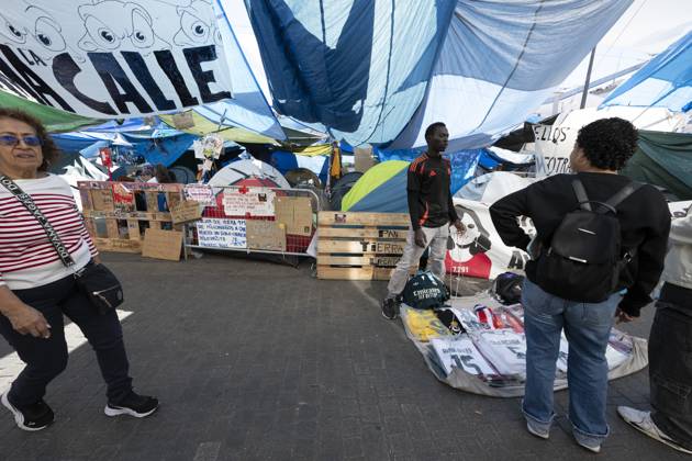 RECORD DATE NOT STATED Tent protest at Sol Square in Madrid marks its first monthl, Madrid, Spain – 26 Oct 2026 A view of the area where Spaniards continue a tent protest at Sol Square, launched on September 26 to call on the central and regional governments to find solutions to the country s housing crisis, as the protest marks its first month in Madrid, Spain Madrid Spain Copyright: xAtilanoxGarciax xSOPAxImagesx Atilano-Garcia-1461831