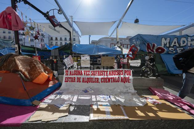 RECORD DATE NOT STATED Tent protest at Sol Square in Madrid marks its first monthl, Madrid, Spain – 26 Oct 2026 A view of the area where Spaniards continue a tent protest at Sol Square, launched on September 26 to call on the central and regional governments to find solutions to the country s housing crisis, as the protest marks its first month in Madrid, Spain Madrid Spain Copyright: xAtilanoxGarciax xSOPAxImagesx Atilano-Garcia-1461834
