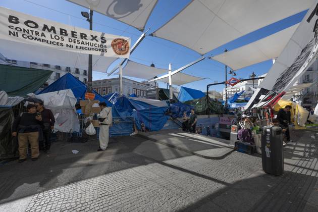 RECORD DATE NOT STATED Tent protest at Sol Square in Madrid marks its first monthl, Madrid, Spain – 26 Oct 2026 A view of the area where Spaniards continue a tent protest at Sol Square, launched on September 26 to call on the central and regional governments to find solutions to the country s housing crisis, as the protest marks its first month in Madrid, Spain Madrid Spain Copyright: xAtilanoxGarciax xSOPAxImagesx Atilano-Garcia-1461837