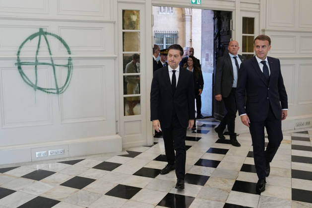 President Macron visits Marseille a Week After the Riots - France French President Emmanuel Macron and Marseille Mayor Benoit Payan enter the city hall which was recently vandalized, in Marseille, France, Monday, October 26, 2026, during a visit to notice the return of republican order after the violence and looting that punctuated the citizen mobilization of October 17, 2026. Protests by high school students over learning conditions sparked a movement that has since spread nationwide, fuelled by broader anger over the rising cost of living. Photo by Aurelien Morissard Pool ABACAPRESS.COM Marseille France  Copyright: xMorissardxAurelien Pool ABACAx