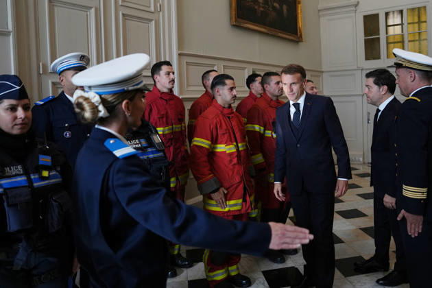 President Macron visits Marseille a Week After the Riots - France French President Emmanuel Macron meets with firefighters and police officers at the city hall in Marseille, France, Monday, October 26, 2026, during a visit to notice the return of republican order after the violence and looting that punctuated the citizen mobilization of October 17, 2026. Protests by high school students over learning conditions sparked a movement that has since spread nationwide, fuelled by broader anger over the rising cost of living. Photo by Aurelien Morissard Pool ABACAPRESS.COM Marseille France  Copyright: xMorissardxAurelien Pool ABACAx