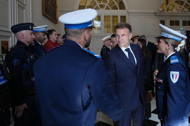 President Macron visits Marseille a Week After the Riots - France French President Emmanuel Macron meets with police officers at the city hall in Marseille, France, Monday, October 26, 2026, during a visit to notice the return of republican order after the violence and looting that punctuated the citizen mobilization of October 17, 2026. Protests by high school students over learning conditions sparked a movement that has since spread nationwide, fuelled by broader anger over the rising cost of living. Photo by Aurelien Morissard Pool ABACAPRESS.COM Marseille France  Copyright: xMorissardxAurelien Pool ABACAx