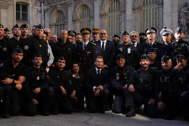 President Macron visits Marseille a Week After the Riots - France French President Emmanuel Macron poses with the police force at the prefecture in Marseille, France, Monday, October 26, 2026, during a visit to notice the return of republican order after the violence and looting that punctuated the citizen mobilization of October 17, 2026. Protests by high school students over learning conditions sparked a movement that has since spread nationwide, fuelled by broader anger over the rising cost of living. Photo by Aurelien Morissard Pool ABACAPRESS.COM Marseille France  Copyright: xMorissardxAurelien Pool ABACAx