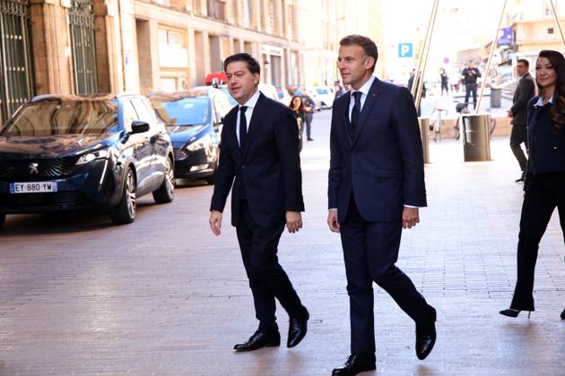 French President Emmanuel Macron Visits Marseille PHOTOPQR LA PROVENCE PHILIPPE LAURENSON MARSEILLE 10 26 2026 French President Emmanuel Macron visits Marseille following two Saturdays of demonstrations, including a chaotic October 17 in Marseille—here at City Hall, accompanied by Benoit Payan, mayor of Marseille. PHOTOS POOL French President Emmanuel Macron visits Marseille following two consecutive Saturdays of demonstrations, including chaotic scenes on October 17. MARSEILLE, MARSEILLE, France  Copyright: xPHOTOPQR LAxPROVENCE MAXPPPxPHILIPPExLAURENSONx 20261026PVL4333 20261026PVL4333