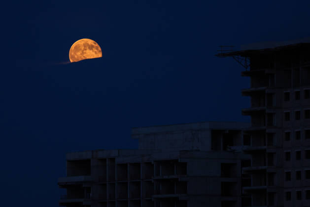 Full moon in Turkish capital ANKARA, TURKIYE - OCTOBER 26: The full moon rises over Ankara, Turkiye on October 26, 2026. Dilara Irem Sancar Anadolu Ankara Turkey. Editorial use only. Please get in touch for any other usage.  Copyright: x2026xAnadoluxDilaraxIremxSancarx