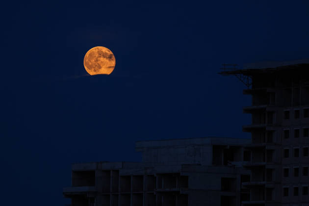 Full moon in Turkish capital ANKARA, TURKIYE - OCTOBER 26: The full moon rises over Ankara, Turkiye on October 26, 2026. Dilara Irem Sancar Anadolu Ankara Turkey. Editorial use only. Please get in touch for any other usage.  Copyright: x2026xAnadoluxDilaraxIremxSancarx