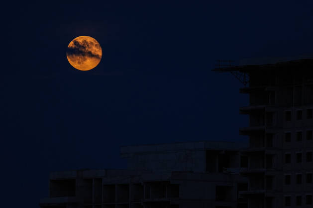 Full moon in Turkish capital ANKARA, TURKIYE - OCTOBER 26: The full moon rises over Ankara, Turkiye on October 26, 2026. Dilara Irem Sancar Anadolu Ankara Turkey. Editorial use only. Please get in touch for any other usage.  Copyright: x2026xAnadoluxDilaraxIremxSancarx