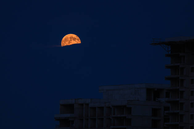 Full moon in Turkish capital ANKARA, TURKIYE - OCTOBER 26: The full moon rises over Ankara, Turkiye on October 26, 2026. Dilara Irem Sancar Anadolu Ankara Turkey. Editorial use only. Please get in touch for any other usage.  Copyright: x2026xAnadoluxDilaraxIremxSancarx