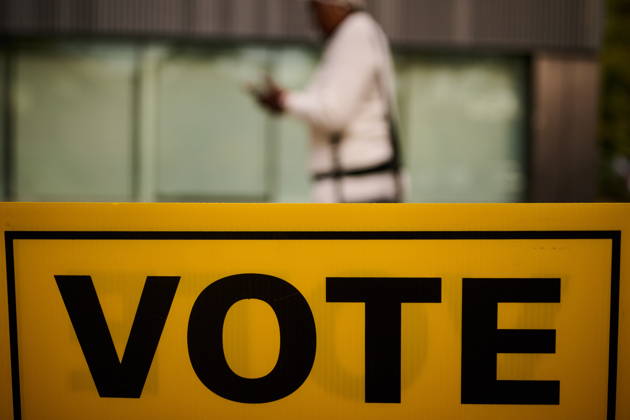 October 26, 2026, Toronto, On, Canada: People pass election signage as they head to the polls to vote in Toronto s municipal election, on Monday, Oct. 26, 2026. Toronto Canada  - ZUMAc35_ 20261026_zaf_c35_049 Copyright: xSammyxKoganx