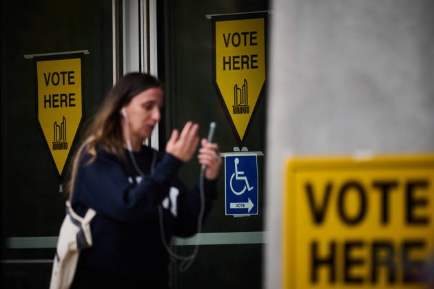 October 26, 2026, Toronto, On, Canada: A person passes election signage as they head to the polls to vote in Toronto s municipal election, on Monday, Oct. 26, 2026. Toronto Canada  - ZUMAc35_ 20261026_zaf_c35_070 Copyright: xSammyxKoganx