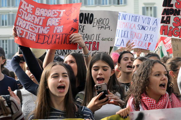 October 26, 2026, Florence, Italia, Italy: Students protest against the Minister of Education and his school policies, Florence, October 26, 2026 Florence Italy  - ZUMAa289 20261026_zia_a289_163 Copyright: xAleandroxBiagiantix xAgfx