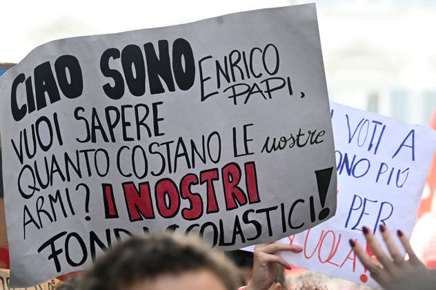 October 26, 2026, Florence, Italia, Italy: Students protest against the Minister of Education and his school policies, Florence, October 26, 2026 Florence Italy  - ZUMAa289 20261026_zia_a289_171 Copyright: xAleandroxBiagiantix xAgfx
