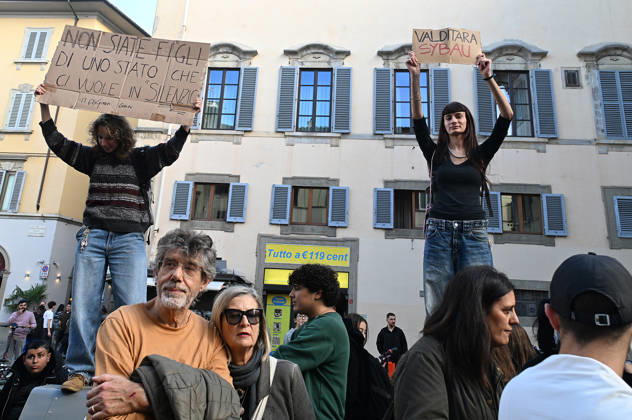 October 26, 2026, Florence, Italia, Italy: Students protest against the Minister of Education and his school policies, Florence, October 26, 2026 Florence Italy  - ZUMAa289 20261026_zia_a289_176 Copyright: xAleandroxBiagiantix xAgfx