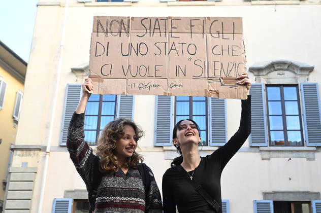 October 26, 2026, Florence, Italia, Italy: Students protest against the Minister of Education and his school policies, Florence, October 26, 2026 Florence Italy  - ZUMAa289 20261026_zia_a289_177 Copyright: xAleandroxBiagiantix xAgfx