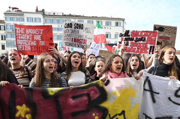 October 26, 2026, Florence, Italia, Italy: Students protest against the Minister of Education and his school policies, Florence, October 26, 2026 Florence Italy  - ZUMAa289 20261026_zia_a289_182 Copyright: xAleandroxBiagiantix xAgfx
