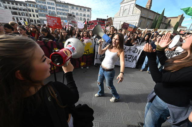 October 26, 2026, Florence, Italia, Italy: Students protest against the Minister of Education and his school policies, Florence, October 26, 2026 Florence Italy  - ZUMAa289 20261026_zia_a289_184 Copyright: xAleandroxBiagiantix xAgfx