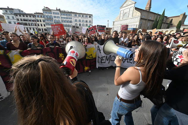October 26, 2026, Florence, Italia, Italy: Students protest against the Minister of Education and his school policies, Florence, October 26, 2026 Florence Italy  - ZUMAa289 20261026_zia_a289_186 Copyright: xAleandroxBiagiantix xAgfx