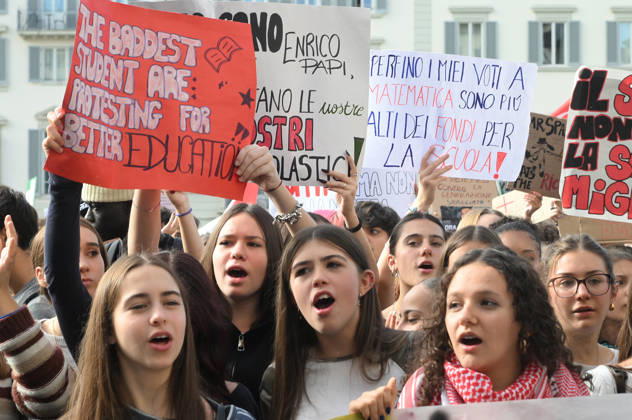 October 26, 2026, Florence, Italia, Italy: Students protest against the Minister of Education and his school policies, Florence, October 26, 2026 Florence Italy  - ZUMAa289 20261026_zia_a289_188 Copyright: xAleandroxBiagiantix xAgfx