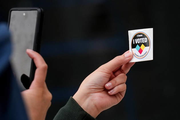Toronto Municipal Election TORONTO, CANADA - OCTOBER 26 : A voter takes a photo of the ‘I Voted’ sticker after casting their ballot in Toronto municipal election in Toronto, Ontario on October 26, 2026. Mert Alper Dervis Anadolu Ontario Canada. Editorial use only. Please get in touch for any other usage.  Copyright: x2026xAnadoluxMertxAlperxDervisx