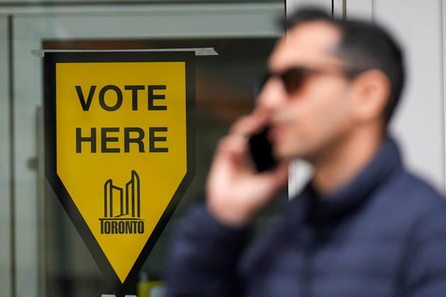 Toronto Municipal Election TORONTO, CANADA - OCTOBER 26 : A sign points the way to a polling station for the Toronto municipal election is seen in Toronto, Ontario on October 26, 2026. Mert Alper Dervis Anadolu Ontario Canada. Editorial use only. Please get in touch for any other usage.  Copyright: x2026xAnadoluxMertxAlperxDervisx