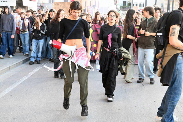 October 26, 2026, Florence, Italia, Italy: Students protest against the Minister of Education and his school policies, Florence, October 26, 2026 Florence Italy  - ZUMAa289 20261026_zia_a289_197 Copyright: xAleandroxBiagiantix xAgfx