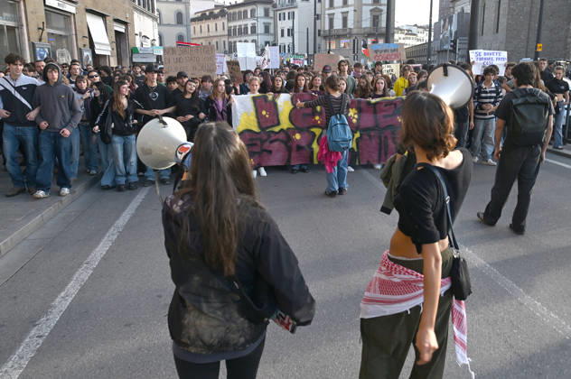 October 26, 2026, Florence, Italia, Italy: Students protest against the Minister of Education and his school policies, Florence, October 26, 2026 Florence Italy  - ZUMAa289 20261026_zia_a289_198 Copyright: xAleandroxBiagiantix xAgfx