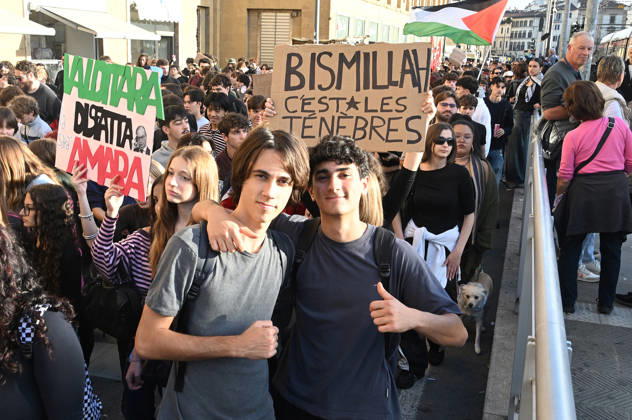 October 26, 2026, Florence, Italia, Italy: Students protest against the Minister of Education and his school policies, Florence, October 26, 2026 Florence Italy  - ZUMAa289 20261026_zia_a289_199 Copyright: xAleandroxBiagiantix xAgfx