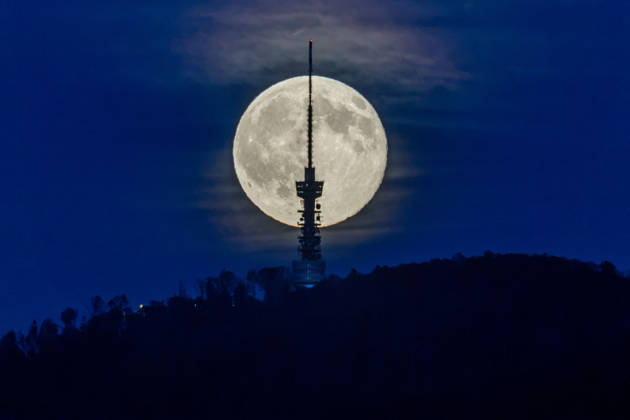 Full moon rises in Zagreb The full moon rises behind the Sljeme Tower on Mount Medvednica in Zagreb, Croatia, on October 26, 2026.  IgorxKralj PIXSELL