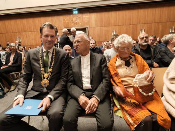 26 20 2026 xkhx Kassel The city of Kassel awards former Federal Minister of Finance Hans Eichel the honorary title of Honorary Citizen of the City of Kassel. The photo shows Kassel’s Mayor Dr. Sven Schoeller with Hans Eichel and his wife, Gabriele Wolf Eichel. KH