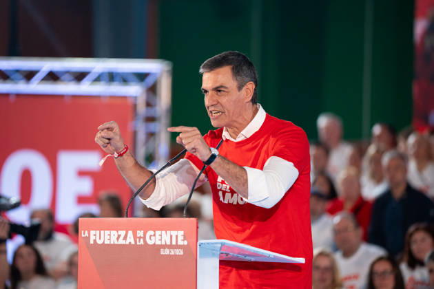 Sánchez Speaks at a Pre-Campaign Event in Gijón The secretary-general of the PSOE and Prime Minister, Pedro Sánchez, speaks at a pre-campaign event for the party on October 26, 2026, in Gijón, Asturias, Spain. Prime Minister Pedro Sánchez visits Gijón, combining an institutional agenda with a key pre-campaign event ahead of the upcoming general election on November 29. OCTOBER 26, 2026 Gijón, Asturias Gijón, Asturias, Spain Copyright: xJuanxVegax 7871787