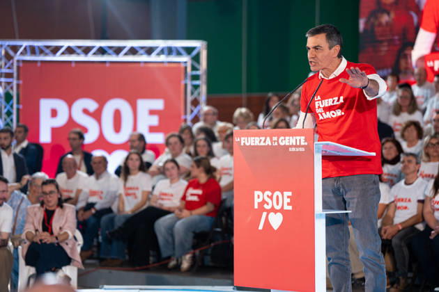 Sánchez Speaks at a Pre-Campaign Event in Gijón The secretary-general of the PSOE and Prime Minister, Pedro Sánchez, speaks at a pre-campaign event for the party on October 26, 2026, in Gijón, Asturias, Spain. Prime Minister Pedro Sánchez visits Gijón, combining an institutional agenda with a key pre-campaign event ahead of the upcoming general election on November 29. OCTOBER 26, 2026 Gijón, Asturias Gijón, Asturias, Spain Copyright: xJuanxVegax 7871789