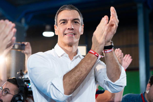 Sánchez Speaks at a Pre-Campaign Event in Gijón The secretary-general of the PSOE and Prime Minister, Pedro Sánchez, speaks at a pre-campaign event for the party on October 26, 2026, in Gijón, Asturias, Spain. Prime Minister Pedro Sánchez visits Gijón, combining an institutional agenda with a key pre-campaign event ahead of the upcoming general election on November 29. OCTOBER 26, 2026 Gijón, Asturias Gijón, Asturias, Spain Copyright: xJuanxVegax 7871780