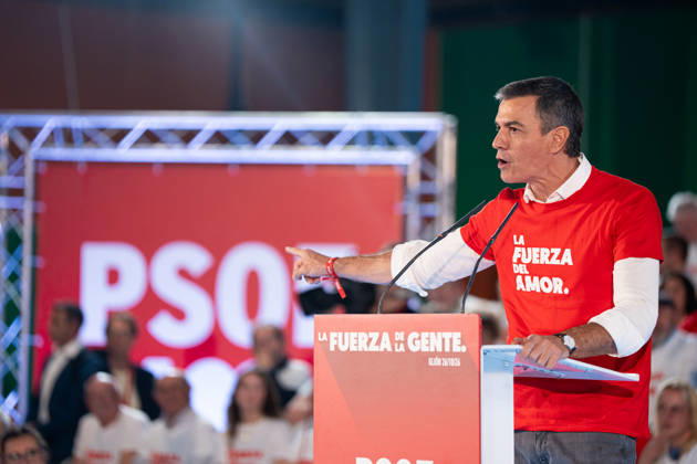 Sánchez Speaks at a Pre-Campaign Event in Gijón The secretary-general of the PSOE and Prime Minister, Pedro Sánchez, speaks at a pre-campaign event for the party on October 26, 2026, in Gijón, Asturias, Spain. Prime Minister Pedro Sánchez visits Gijón, combining an institutional agenda with a key pre-campaign event ahead of the upcoming general election on November 29. OCTOBER 26, 2026 Gijón, Asturias Gijón, Asturias, Spain Copyright: xJuanxVegax 7871788