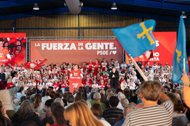 Sánchez Speaks at a Pre-Campaign Event in Gijón The secretary-general of the PSOE and Prime Minister, Pedro Sánchez, speaks at a pre-campaign event for the party on October 26, 2026, in Gijón, Asturias, Spain. Prime Minister Pedro Sánchez visits Gijón, combining an institutional agenda with a key pre-campaign event ahead of the upcoming general election on November 29. OCTOBER 26, 2026 Gijón, Asturias Gijón, Asturias, Spain Copyright: xJuanxVegax 7871792