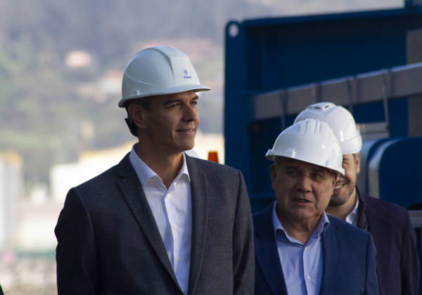 Spain: Pedro Sanchez in Gijon Spanish Prime Minister Pedro Sánchez visits the Armón shipyards in Gijón during the construction of a ferry for Balearia. Gijon Spain Copyright: MercedesxMenendez
