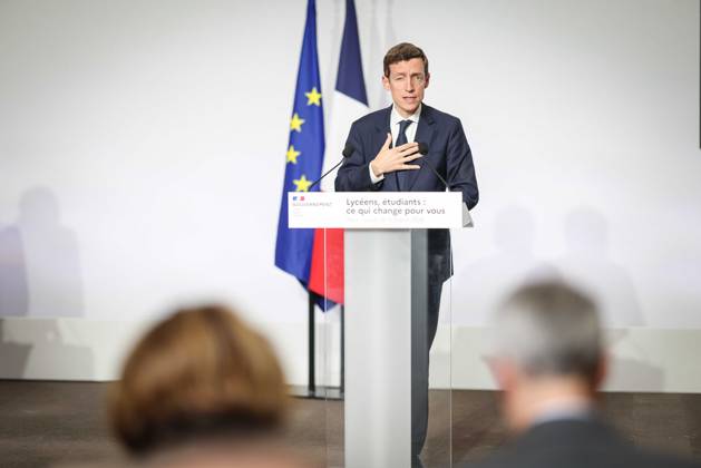 Paris, France le 26 octobre 2026 - Edouard Geffray, ministre de l Education nationale, et Philippe Baptiste, ministre de l Enseignement superieur, de la Recherche et de l Espace, presentent lors d une conference de presse les conclusions de la consultation nationale lyceenne et de la concertation relative Ã l orientation et a Parcoursup. Ils detaillent egalement les reponses aux attentes exprimees par les lyceens et les etudiants afin d ameliorer leurs conditions d apprentissage et d etude - Edouard Geffray, Minister of National Education, and Philippe Baptiste, Minister of Higher Education, Research and Space, present at a press conference the conclusions of the national high school consultation and the consultation on orientation and Par  Copyright: xSebastienxTOUBONx