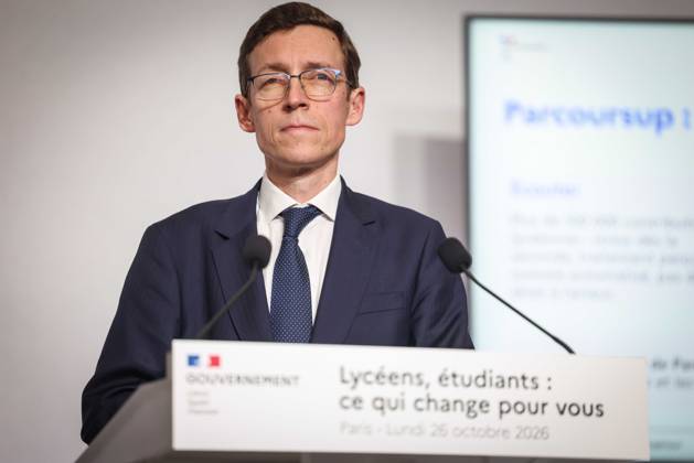 Paris, France le 26 octobre 2026 - Edouard Geffray, ministre de l Education nationale, et Philippe Baptiste, ministre de l Enseignement superieur, de la Recherche et de l Espace, presentent lors d une conference de presse les conclusions de la consultation nationale lyceenne et de la concertation relative Ã l orientation et a Parcoursup. Ils detaillent egalement les reponses aux attentes exprimees par les lyceens et les etudiants afin d ameliorer leurs conditions d apprentissage et d etude - Edouard Geffray, Minister of National Education, and Philippe Baptiste, Minister of Higher Education, Research and Space, present at a press conference the conclusions of the national high school consultation and the consultation on orientation and Par  Copyright: xSebastienxTOUBONx