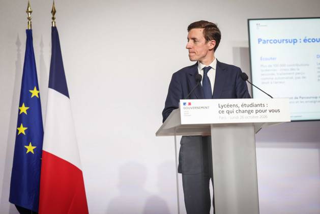 Paris, France le 26 octobre 2026 - Edouard Geffray, ministre de l Education nationale, et Philippe Baptiste, ministre de l Enseignement superieur, de la Recherche et de l Espace, presentent lors d une conference de presse les conclusions de la consultation nationale lyceenne et de la concertation relative Ã l orientation et a Parcoursup. Ils detaillent egalement les reponses aux attentes exprimees par les lyceens et les etudiants afin d ameliorer leurs conditions d apprentissage et d etude - Edouard Geffray, Minister of National Education, and Philippe Baptiste, Minister of Higher Education, Research and Space, present at a press conference the conclusions of the national high school consultation and the consultation on orientation and Par  Copyright: xSebastienxTOUBONx